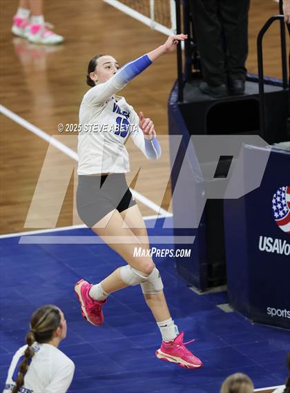 Thumbnail 3 in Alamosa vs. Village (CHSAA 3A Third Round) photogallery.