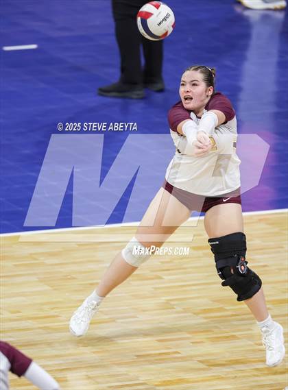 Thumbnail 1 in Alamosa vs. Village (CHSAA 3A Third Round) photogallery.