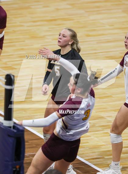 Thumbnail 1 in Alamosa vs. Village (CHSAA 3A Third Round) photogallery.