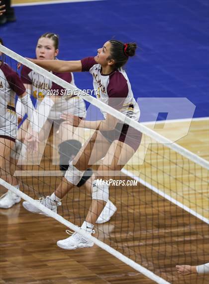 Thumbnail 1 in Alamosa vs. Village (CHSAA 3A Third Round) photogallery.