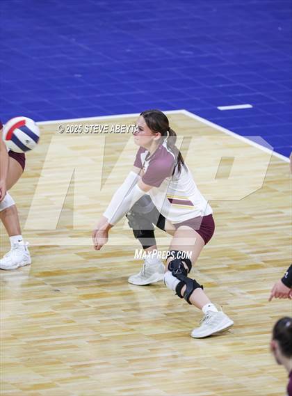 Thumbnail 3 in Alamosa vs. Village (CHSAA 3A Third Round) photogallery.