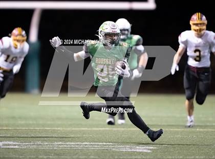 Thumbnail 2 in Roosevelt vs Capital (WIAA 3A Playoff Round 1) photogallery.