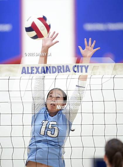 Thumbnail 1 in West Springfield vs. Yorktown photogallery.