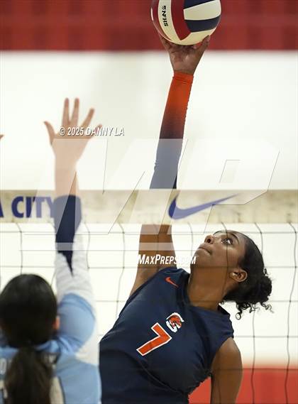 Thumbnail 3 in West Springfield vs. Yorktown photogallery.