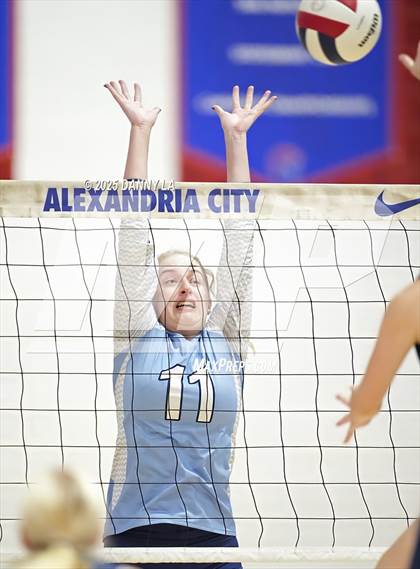 Thumbnail 2 in West Springfield vs. Yorktown photogallery.