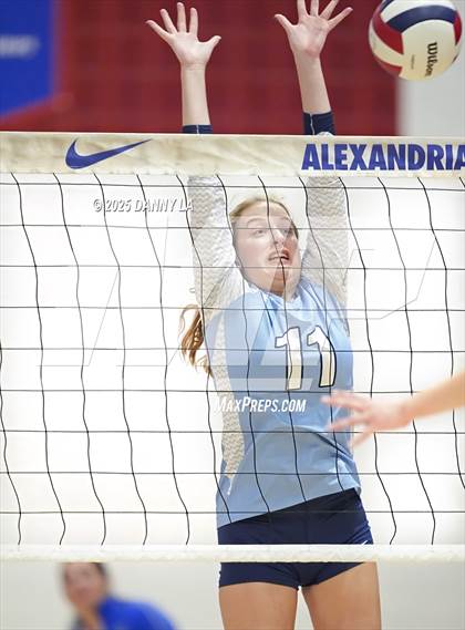 Thumbnail 2 in West Springfield vs. Yorktown photogallery.