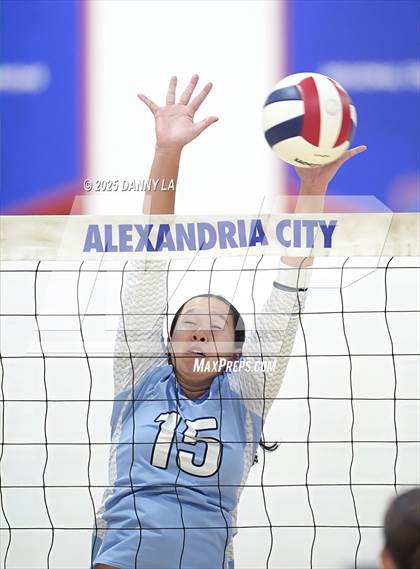 Thumbnail 2 in West Springfield vs. Yorktown photogallery.