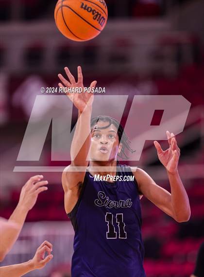 Thumbnail 3 in Sierra Canyon vs. Clovis North photogallery.