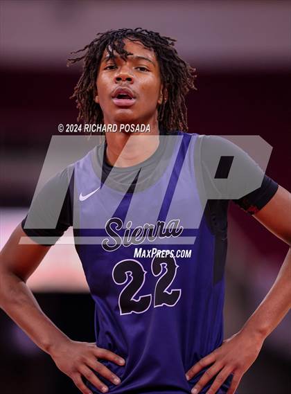 Thumbnail 3 in Sierra Canyon vs. Clovis North photogallery.