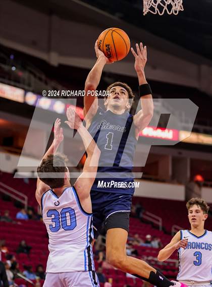 Thumbnail 3 in Sierra Canyon vs. Clovis North photogallery.