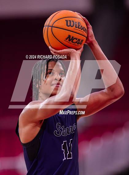 Thumbnail 2 in Sierra Canyon vs. Clovis North photogallery.