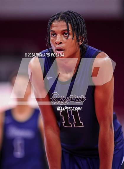 Thumbnail 2 in Sierra Canyon vs. Clovis North photogallery.