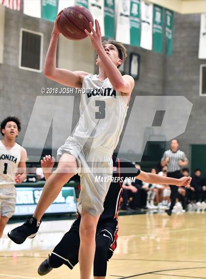 Thumbnail 2 in Ayala vs. Bonita photogallery.