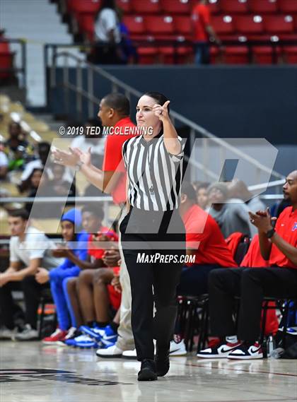 Thumbnail 2 in University vs Parkview (King Cotton Classic) photogallery.
