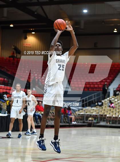 Thumbnail 2 in University vs Parkview (King Cotton Classic) photogallery.