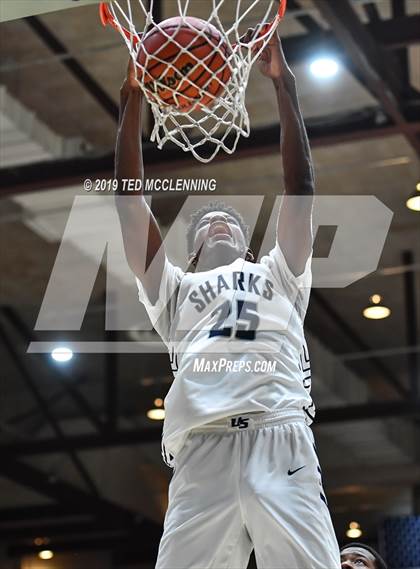 Thumbnail 1 in University vs Parkview (King Cotton Classic) photogallery.