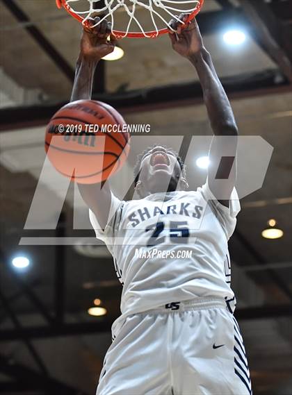 Thumbnail 2 in University vs Parkview (King Cotton Classic) photogallery.