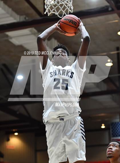 Thumbnail 2 in University vs Parkview (King Cotton Classic) photogallery.