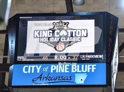 Thumbnail 2 in University vs Parkview (King Cotton Classic) photogallery.