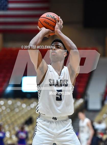 Thumbnail 2 in University vs Parkview (King Cotton Classic) photogallery.