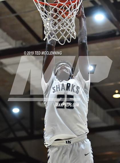 Thumbnail 3 in University vs Parkview (King Cotton Classic) photogallery.