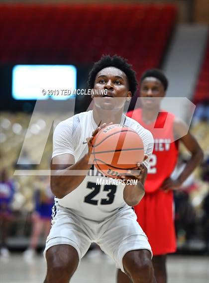 Thumbnail 2 in University vs Parkview (King Cotton Classic) photogallery.