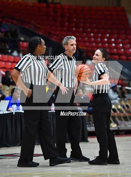 Thumbnail 2 in University vs Parkview (King Cotton Classic) photogallery.