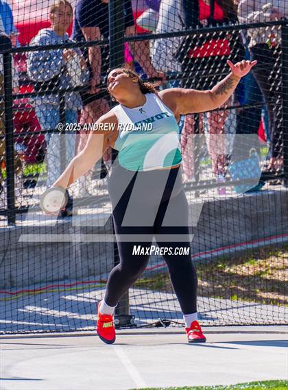 Thumbnail 3 in CHSAA 4A State Championships (Discus Final) photogallery.