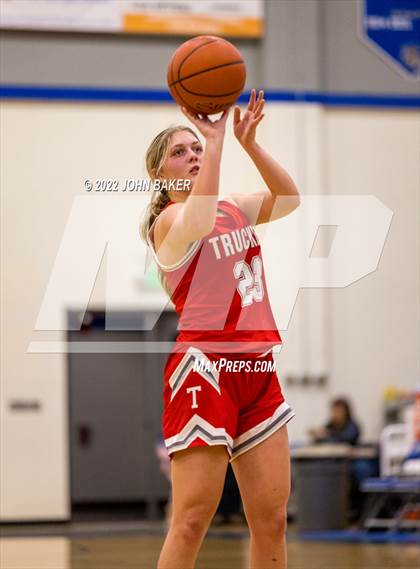 Thumbnail 3 in Truckee vs. Reed (Varsity Elite) photogallery.