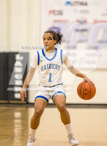 Thumbnail 3 in Truckee vs. Reed (Varsity Elite) photogallery.
