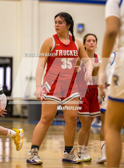 Thumbnail 3 in Truckee vs. Reed (Varsity Elite) photogallery.