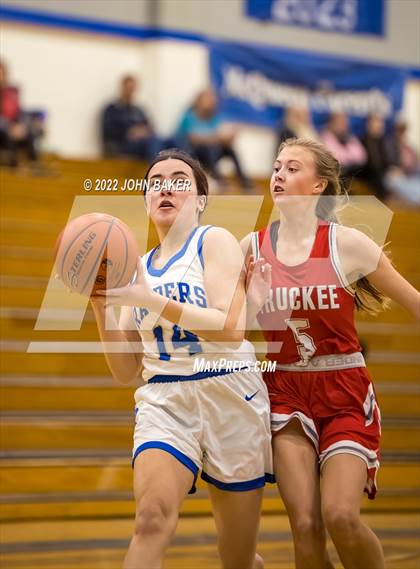 Thumbnail 3 in Truckee vs. Reed (Varsity Elite) photogallery.