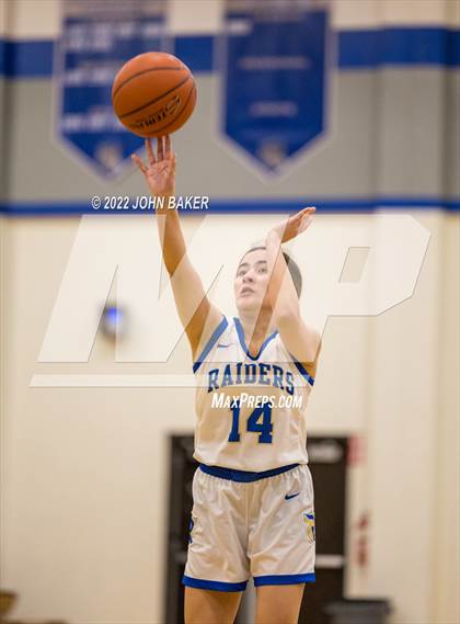 Thumbnail 2 in Truckee vs. Reed (Varsity Elite) photogallery.