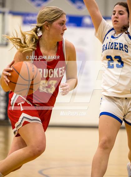 Thumbnail 1 in Truckee vs. Reed (Varsity Elite) photogallery.