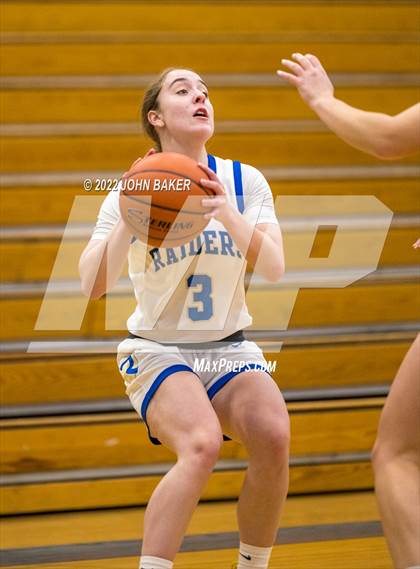 Thumbnail 3 in Truckee vs. Reed (Varsity Elite) photogallery.