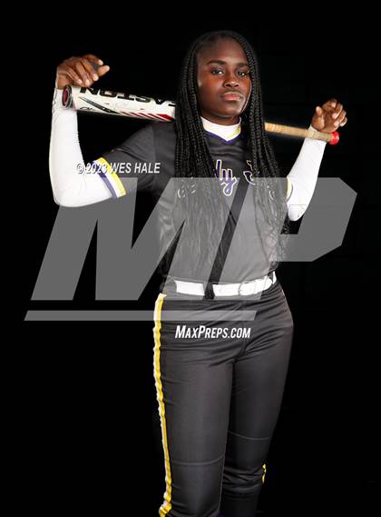Thumbnail 3 in DeSoto Central (Senior Photoshoot) photogallery.