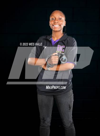 Thumbnail 2 in DeSoto Central (Senior Photoshoot) photogallery.