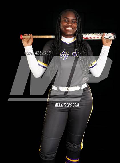 Thumbnail 1 in DeSoto Central (Senior Photoshoot) photogallery.