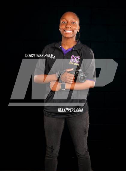 Thumbnail 1 in DeSoto Central (Senior Photoshoot) photogallery.