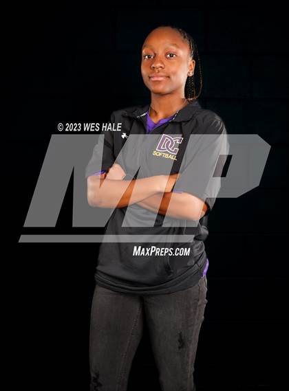 Thumbnail 3 in DeSoto Central (Senior Photoshoot) photogallery.
