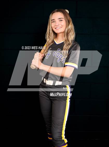 Thumbnail 1 in DeSoto Central (Senior Photoshoot) photogallery.
