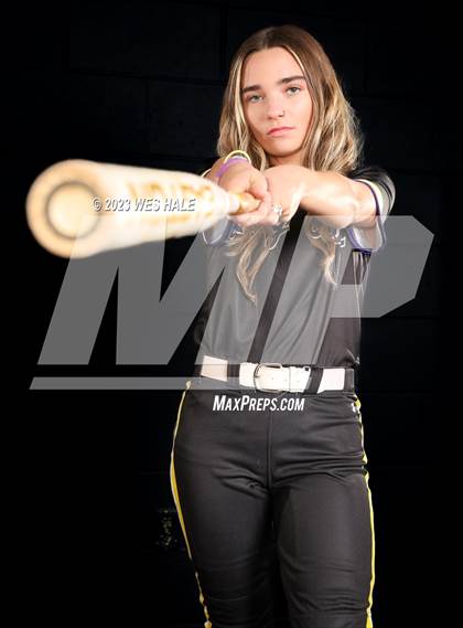Thumbnail 3 in DeSoto Central (Senior Photoshoot) photogallery.