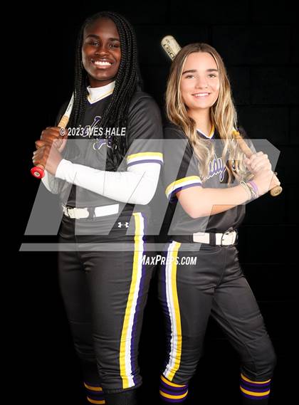 Thumbnail 3 in DeSoto Central (Senior Photoshoot) photogallery.