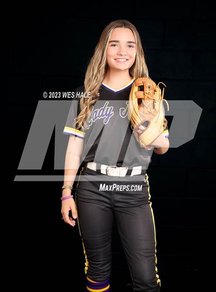 Thumbnail 3 in DeSoto Central (Senior Photoshoot) photogallery.