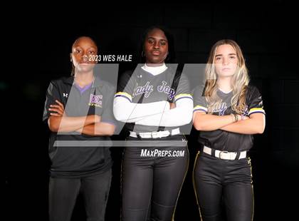 Thumbnail 2 in DeSoto Central (Senior Photoshoot) photogallery.
