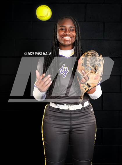 Thumbnail 2 in DeSoto Central (Senior Photoshoot) photogallery.