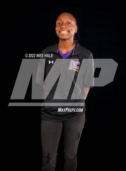 Thumbnail 2 in DeSoto Central (Senior Photoshoot) photogallery.