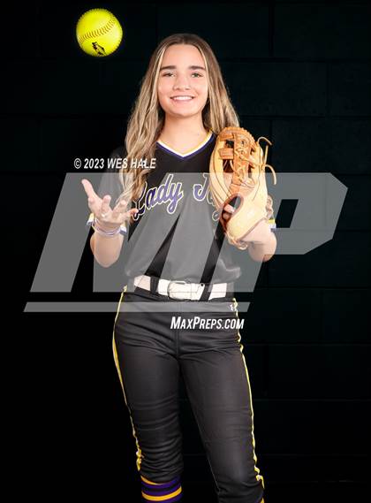 Thumbnail 3 in DeSoto Central (Senior Photoshoot) photogallery.