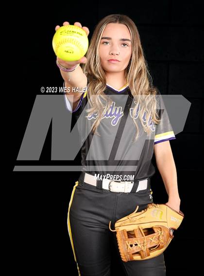 Thumbnail 2 in DeSoto Central (Senior Photoshoot) photogallery.