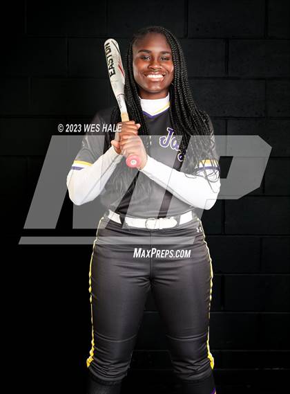 Thumbnail 3 in DeSoto Central (Senior Photoshoot) photogallery.